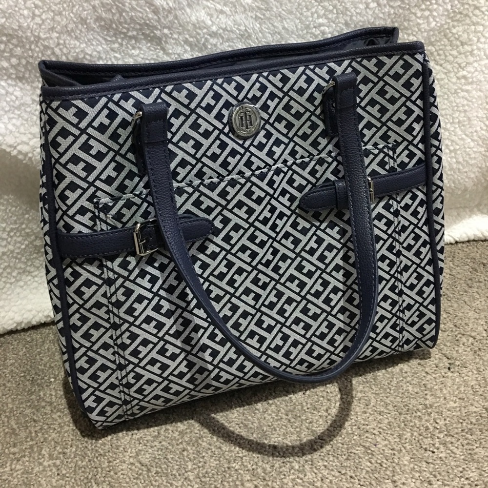 Tommy shoulder bag